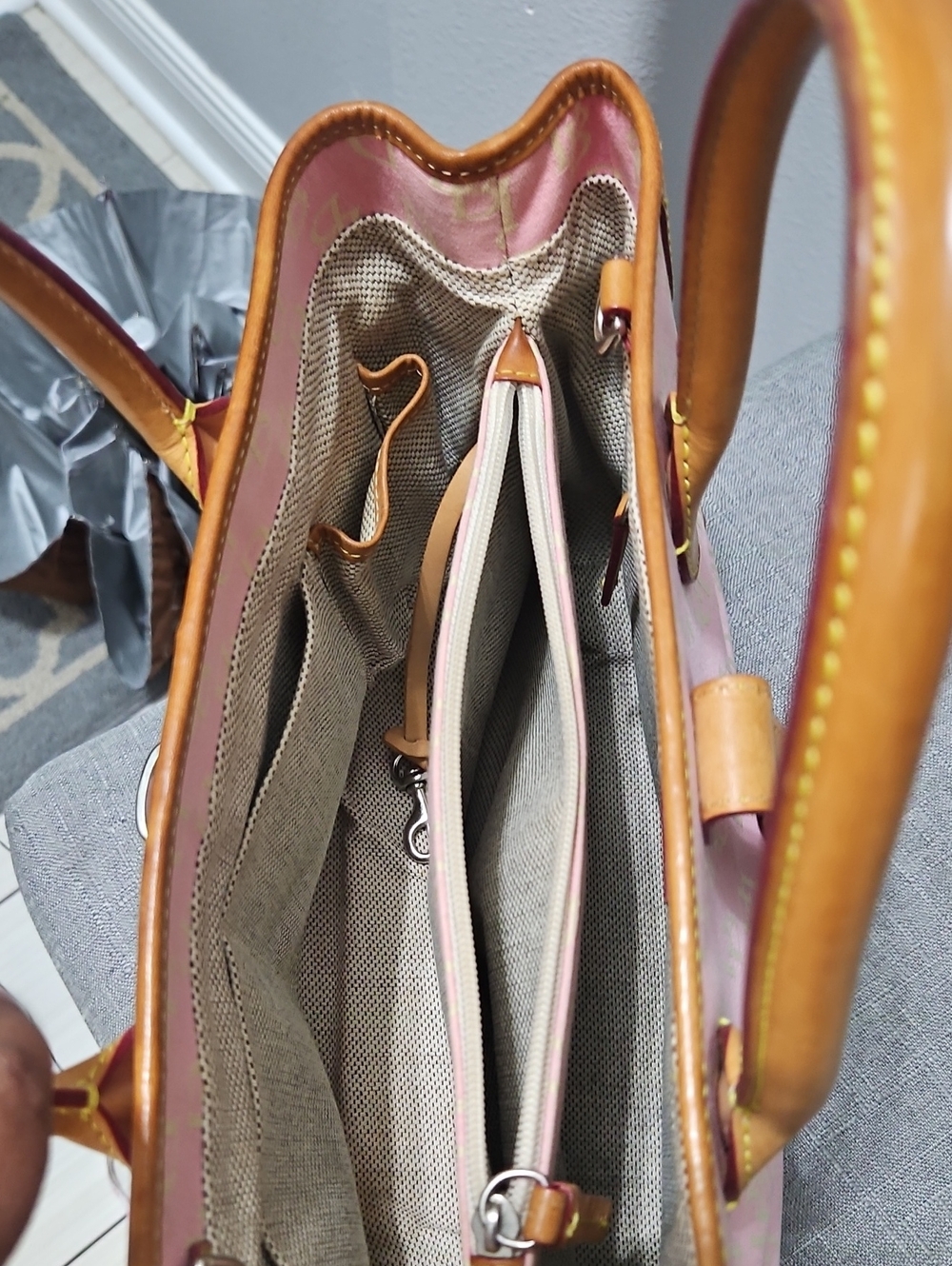 Dooney &Bourke Y2K Vintage Signature Momogram Pink Monogram Tote with Tan Trim - Picture 7 of 10